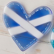 Dinky Saltire glass heart shaped dish - Made in Scotland